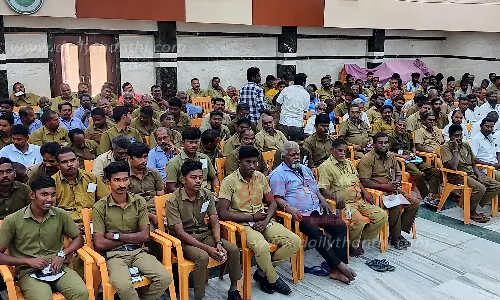 சாலை பாதுகாப்பு விழிப்புணர்வு நிகழ்ச்சி