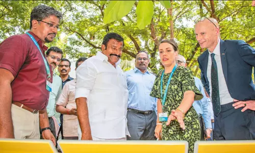 ஆயிரம் ஏரிகள் கொண்ட அபூர்வ சென்னை அமைப்பின் முன்மாதிரி திட்டம் - அமைச்சர் கே.என்.நேரு தொடங்கிவைத்தார் ஆயிரம் ஏரிகள் கொண்ட அபூர்வ சென்னை அமைப்பின் முன்மாதிரி திட்டம் - அமைச்சர் கே.என்.நேரு தொடங்கிவைத்தார்