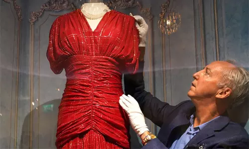 ஏலத்திற்கு வரும் டயானாவின் கவுன்கள்!