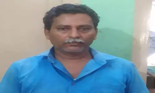 விளாத்திகுளம் அருகேமினி லாரியில் ரகசிய அறை அமைத்துபுகையிலை பொருட்கள் கடத்தல்:வியாபாரி சிக்கினார் விளாத்திகுளம் அருகேமினி லாரியில் ரகசிய அறை அமைத்துபுகையிலை பொருட்கள் கடத்தல்:வியாபாரி சிக்கினார்