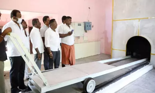 தூத்துக்குடி மாநகராட்சியில்ஒருங்கிணைந்த கட்டுப்பாட்டு மையம்:மேயர் ஜெகன் பெரியசாமி ஆய்வு தூத்துக்குடி மாநகராட்சியில்ஒருங்கிணைந்த கட்டுப்பாட்டு மையம்:மேயர் ஜெகன் பெரியசாமி ஆய்வு