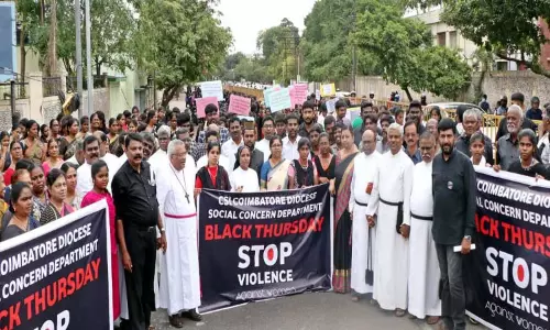 குழந்தைகளுக்கு எதிரான வன்முறைகளை கண்டித்து ஆர்ப்பாட்டம்