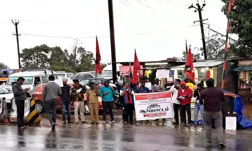 மத்திய அரசைக் கண்டித்து மக்கள் அதிகாரம் அமைப்பினர் ஆர்ப்பாட்டம்