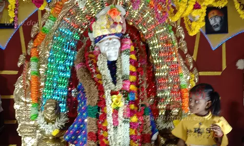 சீரடி சாய்பாபா கோவிலில் சிறப்பு பூஜை சீரடி சாய்பாபா கோவிலில் சிறப்பு பூஜை