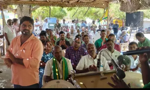 பொதுமக்கள் காத்திருப்பு போராட்டம்