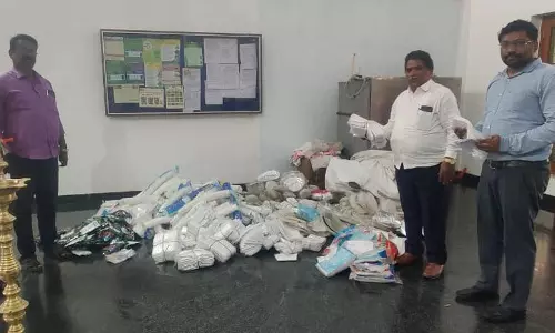 2 டன் பிளாஸ்டிக் பொருட்கள் பறிமுதல் 2 டன் பிளாஸ்டிக் பொருட்கள் பறிமுதல்