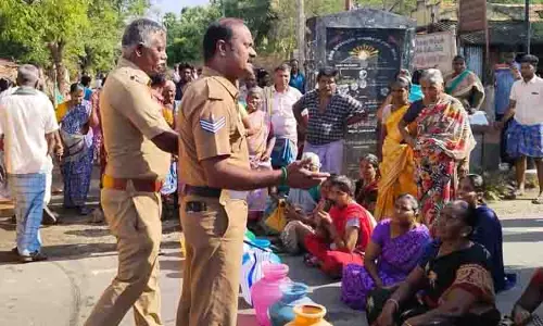 குடிநீர் கேட்டு காலிக்குடங்களுடன் பொதுமக்கள் மறியல்