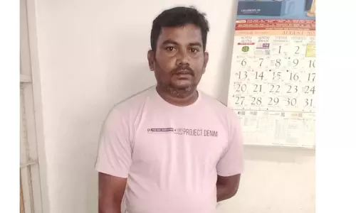 பொது சொத்துக்களை சேதப்படுத்தியவர் கைது