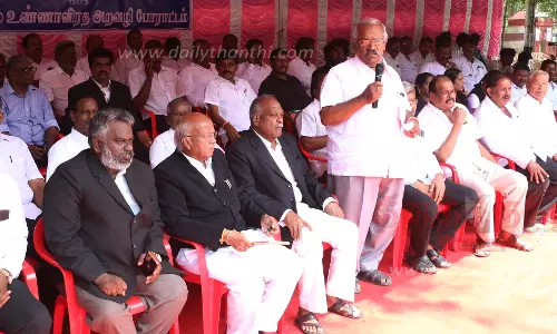 சேலத்தில் வக்கீல்கள் உண்ணாவிரதம்