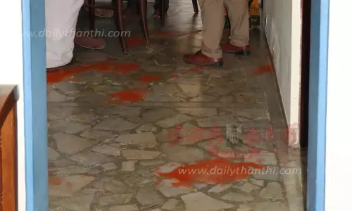 சேலத்தில் பூட்டை உடைத்து துணிகரம்: கட்டிட காண்டிராக்டர் வீட்டில் ரூ.9½ லட்சம், 10 பவுன் நகை கொள்ளை