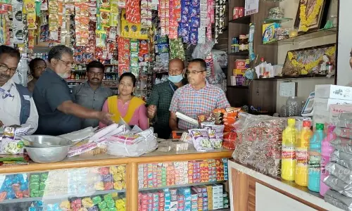 வெப்படையில்குட்கா விற்ற 3 கடைகளுக்கு அபராதம்