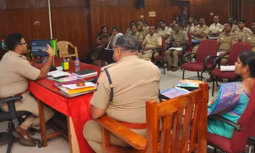 பெண் குழந்தைகளை காப்பது குறித்து   போலீசாருக்கான விழிப்புணர்வு பயிற்சி