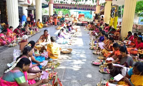 விழுப்புரம்   ராகவேந்திரர் கோவிலில் விளக்கு பூஜை