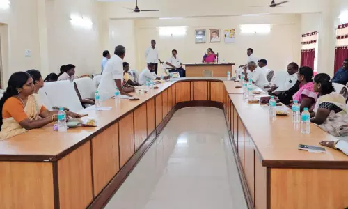 தற்காலிக இடத்தில் இயங்கும் பள்ளிக்கு நிரந்தர கட்டிடம் கட்ட வேண்டும்