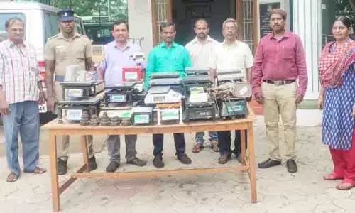 கடைகளில் முத்திரையிடாமல் பயன்படுத்தப்பட்ட 28 மின்னணு தராசுகள் பறிமுதல்