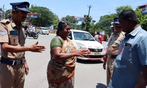 நிலத்தை அபகரிப்பு செய்ததாக பா.ஜனதா பிரமுகர் மீது புகார்: பெண் தீக்குளிக்க முயற்சி-கலெக்டர் அலுவலகத்தில் பரபரப்பு