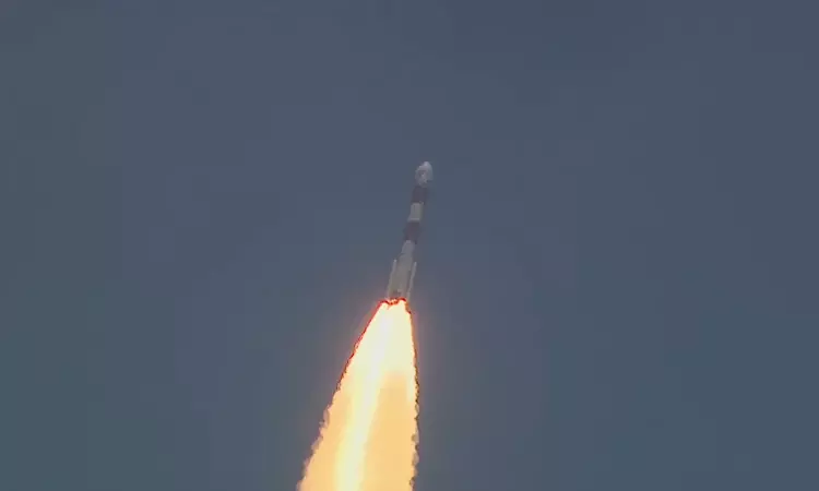 சூரியனை ஆய்வு செய்ய வெற்றிகரமாக விண்ணில் பாய்ந்த ஆதித்யா எல்-1 விண்கலம்...! சூரியனை ஆய்வு செய்ய வெற்றிகரமாக விண்ணில் பாய்ந்த ஆதித்யா எல்-1 விண்கலம்...!