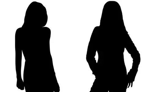 ஜூஸ் என நினைத்து மது குடித்த பள்ளி மாணவிகள் மயக்கம்