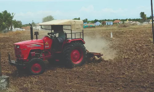 விளைநிலங்களை தயார் செய்யும் பணியில் விவசாயிகள் தீவிரம்