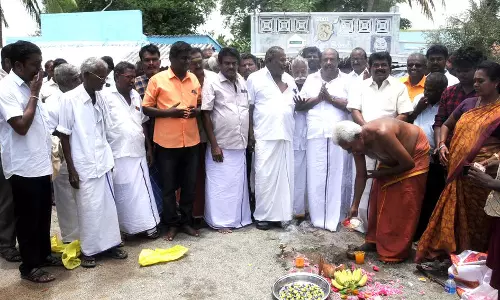 ரூ.2 கோடியில் சாலை அமைக்கும் பணி