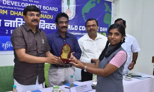 தேங்காய் எண்ணெயை பயன்படுத்துவது குறித்து பொதுமக்களிடம் விழிப்புணர்வு ஏற்படுத்த வேண்டும்