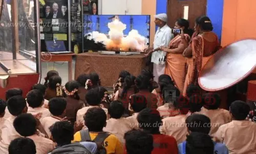 ஆதித்யா எல்-1 விண்கலம் வெற்றி: நெல்லை அறிவியல் மையத்தில் மாணவர்கள் கொண்டாட்டம்