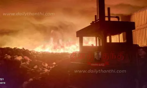 திருப்பத்தூர் நகராட்சி குப்பை குடோனில் தீ