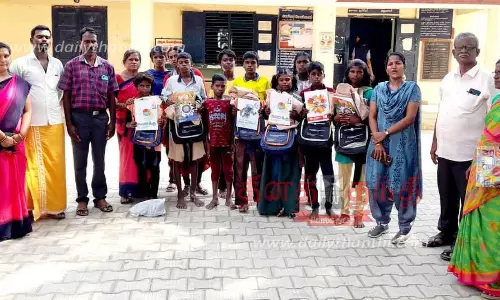 இடையில் நின்ற 8 மாணவர்கள் பள்ளியில் சேர்ப்பு