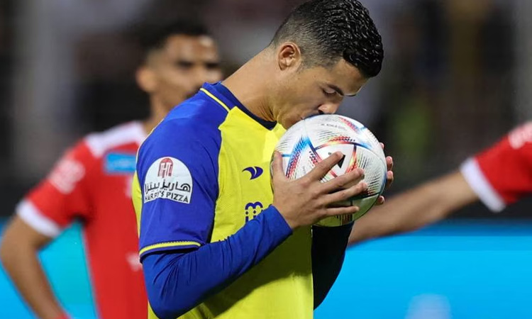 850 கோல்கள் அடித்து கிறிஸ்டியானோ ரொனால்டோ வரலாற்று சாதனை...!!