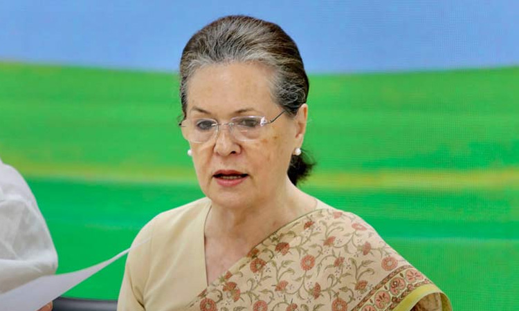 காங்கிரஸ் கட்சியின் முன்னாள் தலைவர் சோனியா காந்தி மருத்துவமனையில் அனுமதி