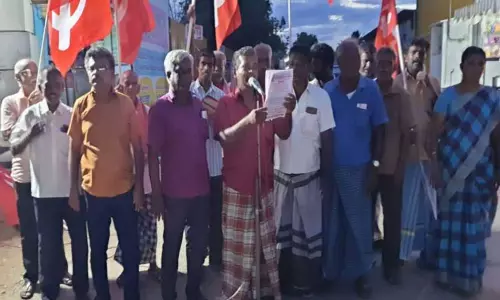 கோவில்பட்டியில்மார்க்சிஸ்ட் கம்யூனிஸ்டுகட்சியினர் தெருமுனை பிரசாரம் கோவில்பட்டியில்மார்க்சிஸ்ட் கம்யூனிஸ்டுகட்சியினர் தெருமுனை பிரசாரம்