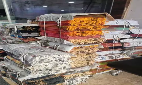 ஓணம் பண்டிகைக்கான விற்பனை குறைந்தது:நெகமம் காட்டன் சேலைகள் தேக்கம்