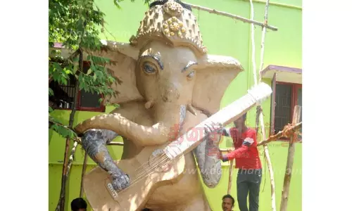 550 கிலோ காகிதத்தால் உருவாகும் பிரம்மாண்ட விநாயகர் சிலை