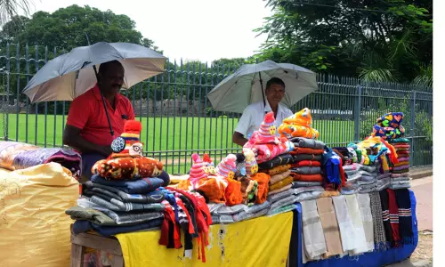 வேலூரில் இடம் பிடிக்கும் கம்பளி வியாபாரிகள்