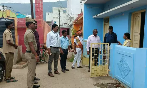 மகளிர் உரிமைத் தொகை விண்ணப்பங்கள் குறித்து கலெக்டர் ஆய்வு