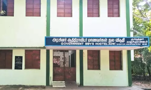 பாதுகாப்பு வசதிகள் இல்லாததால் அரசு ஆதிதிராவிடர் நல விடுதியில் தங்க தயக்கம் காட்டும் மாணவர்கள்