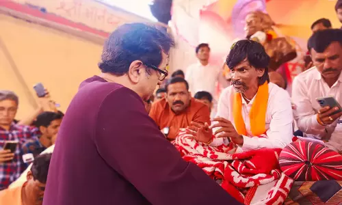 தடியடி நடத்த உத்தரவிட்டவர்களை மரத்வாடாவுக்குள் நுழைய விடாதீர்கள் - ராஜ் தாக்கரே ஆவேசம் தடியடி நடத்த உத்தரவிட்டவர்களை மரத்வாடாவுக்குள் நுழைய விடாதீர்கள் - ராஜ் தாக்கரே ஆவேசம்