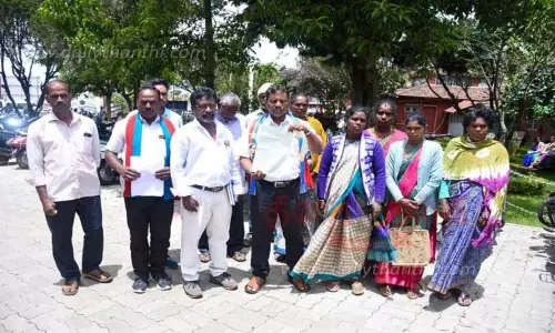 ஆக்கிரமிப்பு நிலத்தை மீட்க கலெக்டரிடம் மக்கள் மனு