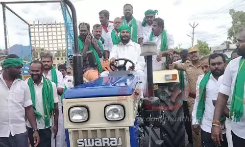 கடையநல்லூரில் இருந்து தென்காசிக்கு டிராக்டர் பேரணி; ஜான் பாண்டியன் தலைமையில் நடைபெற்றது