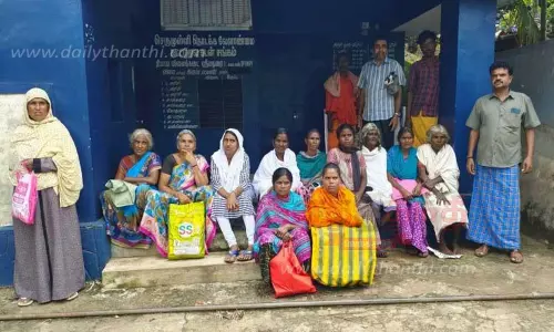 ஊழியர்கள் சென்றதால் ரேஷன் கடைகள் மூடல்