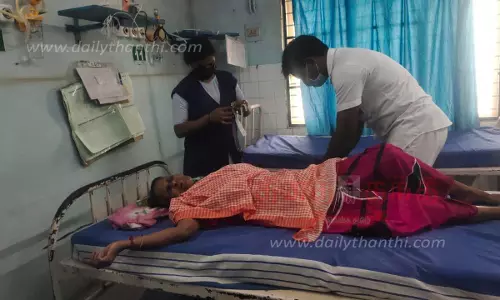 கலெக்டர் அலுவலகத்தில் மூதாட்டி தீக்குளிக்க முயற்சி