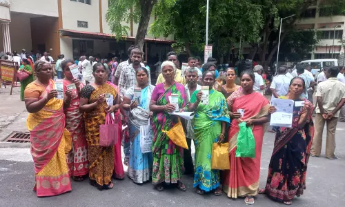 மாற்று இடம் வழங்க வேண்டும்