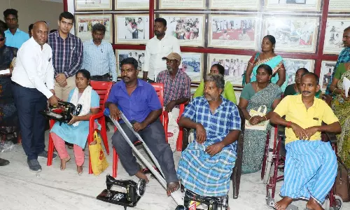 மக்கள் குறைகேட்பு கூட்டத்தில் 36 பேருக்கு அரசு நலத்திட்ட உதவிகள் கலெக்டர் வழங்கினார்