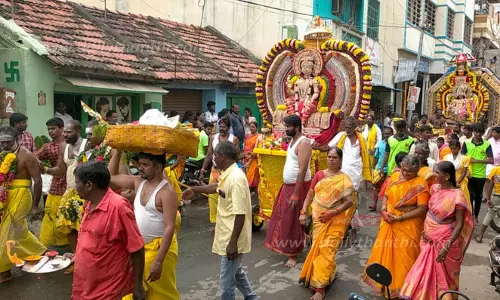 தர்மபுரியில்விருந்தாளி அம்மன் கோவில் திருவிழாபக்தர்கள் அலகு குத்தி நேர்த்திக்கடன்