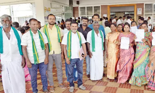 உழவர் சந்தைகளில் ஆக்கிரமிப்பை அகற்ற வேண்டும்