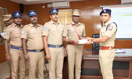 சிறப்பாக செயல்பட்ட போலீசாருக்கு பாராட்டு சான்றிதழ்