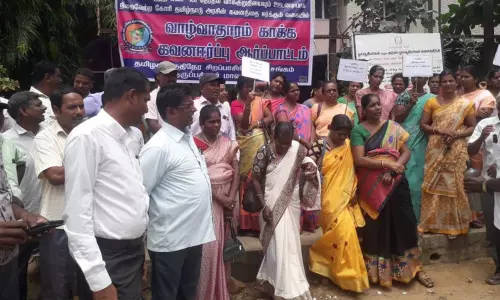 பகுதிநேர சிறப்பாசிரியர்கள் ஆர்ப்பாட்டம்