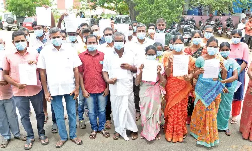 பிளாஸ்டிக் மறுசுழற்சி தொழிற்சாலைக்கு   தடை விதிக்க வேண்டும்