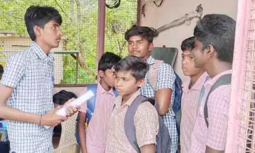 பஸ் வசதி கேட்டு பள்ளி மாணவர்கள் கலெக்டர் அலுவலகத்தில் மனு