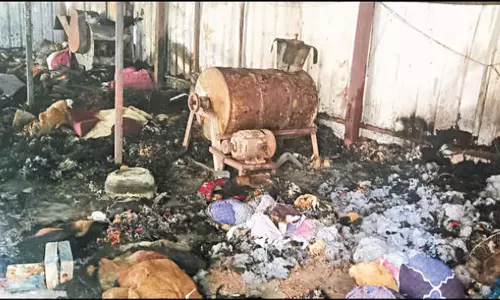 குன்றத்தூரில் பஞ்சு மெத்தை குடோனில் தீ விபத்து